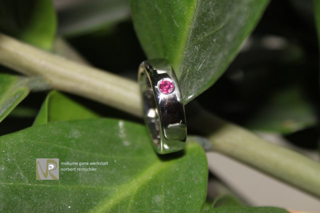 S15 Weißgoldring mit Rubin