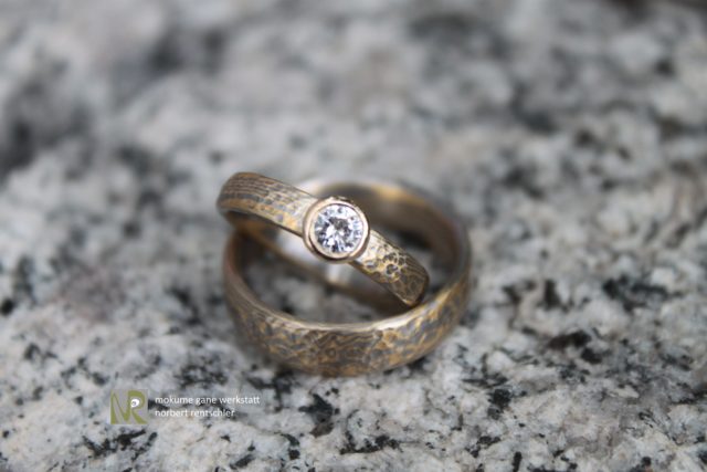 E81 Mokume Gane Trauringe geknittert und funkelnd